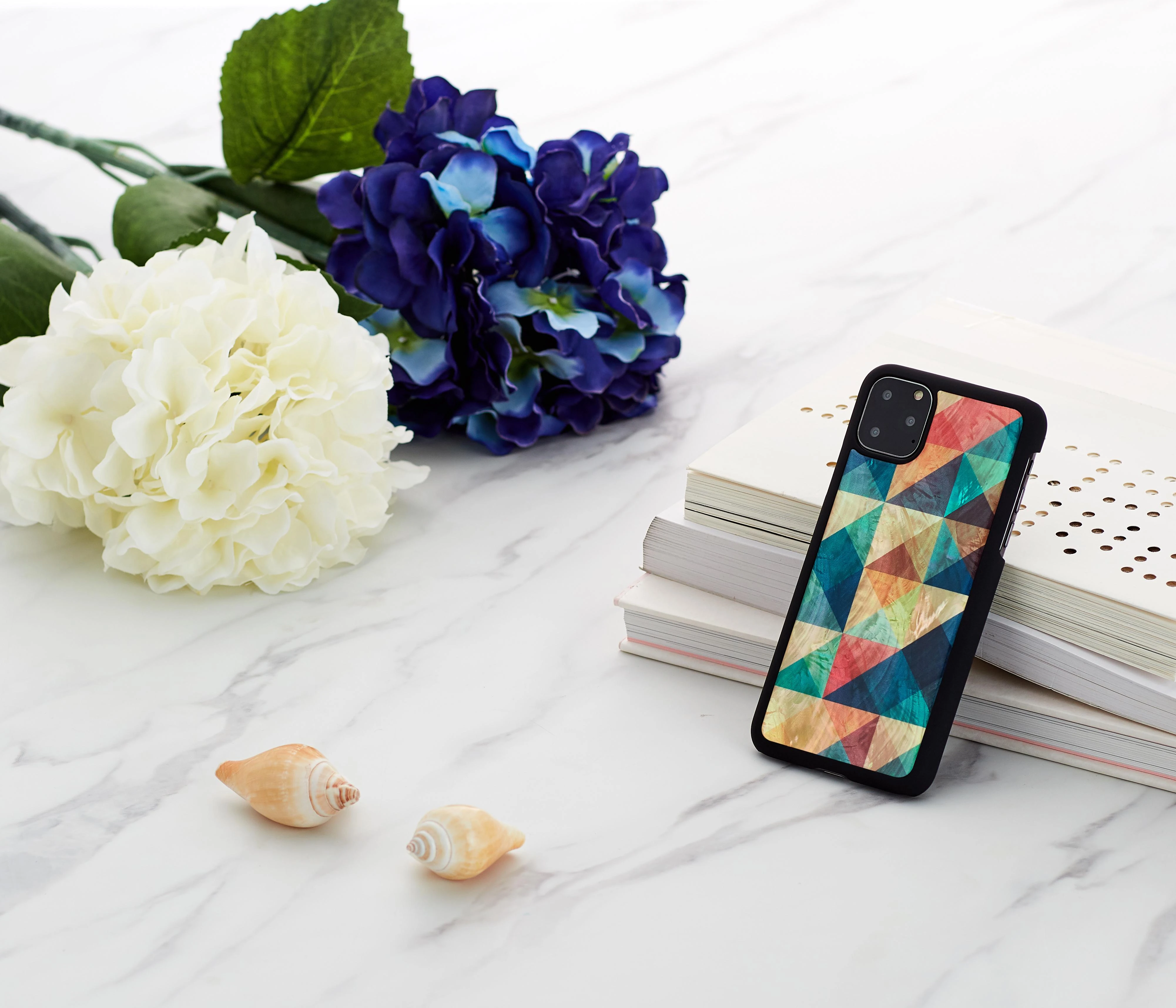 Ikins Juodas dėklas iPhone 11 Pro Max su mozaikos raštu
