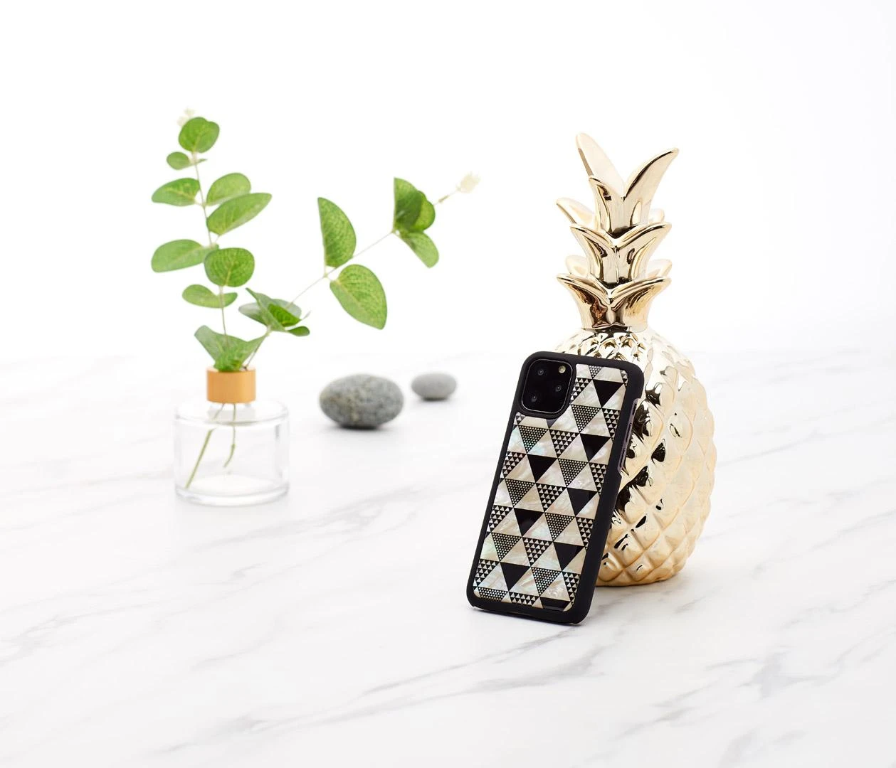 Ikins Telefono dėklas iPhone 11 Pro, juodas „Pyramid“