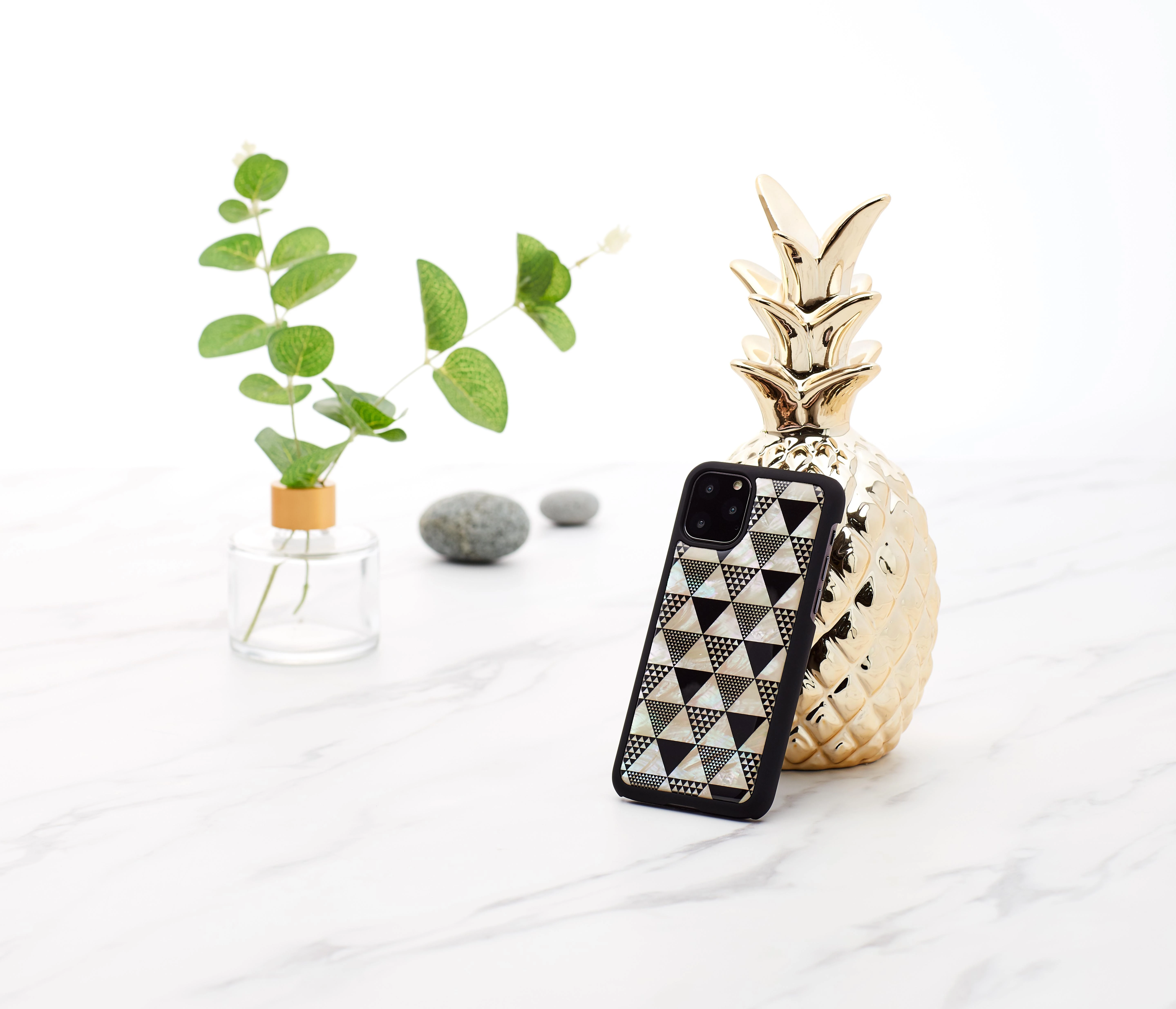 Ikins Telefono dėklas iPhone 11 Pro, juodas „Pyramid“