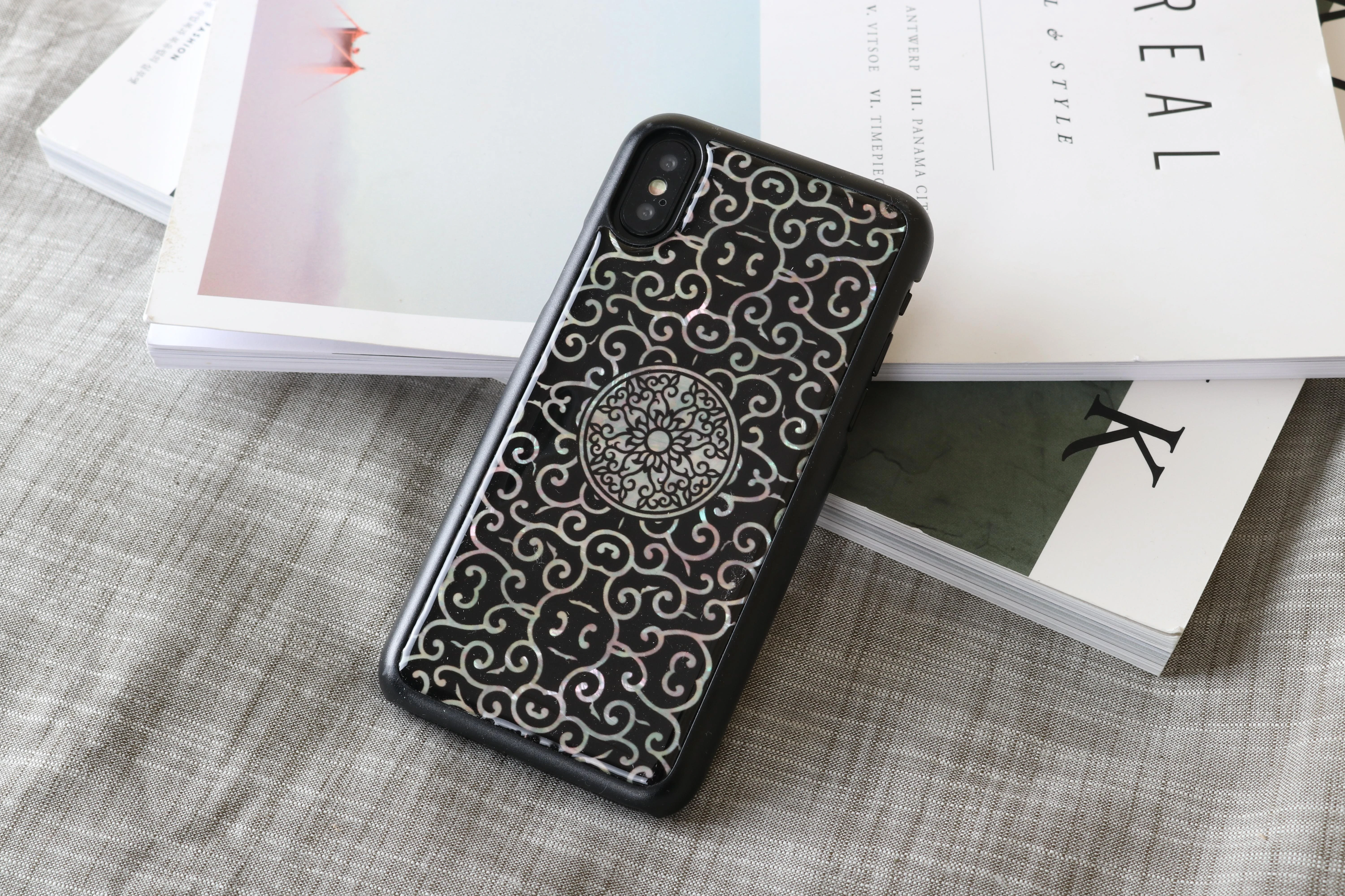 Ikins Juodas telefono dėklas iPhone XS/S „Liana“