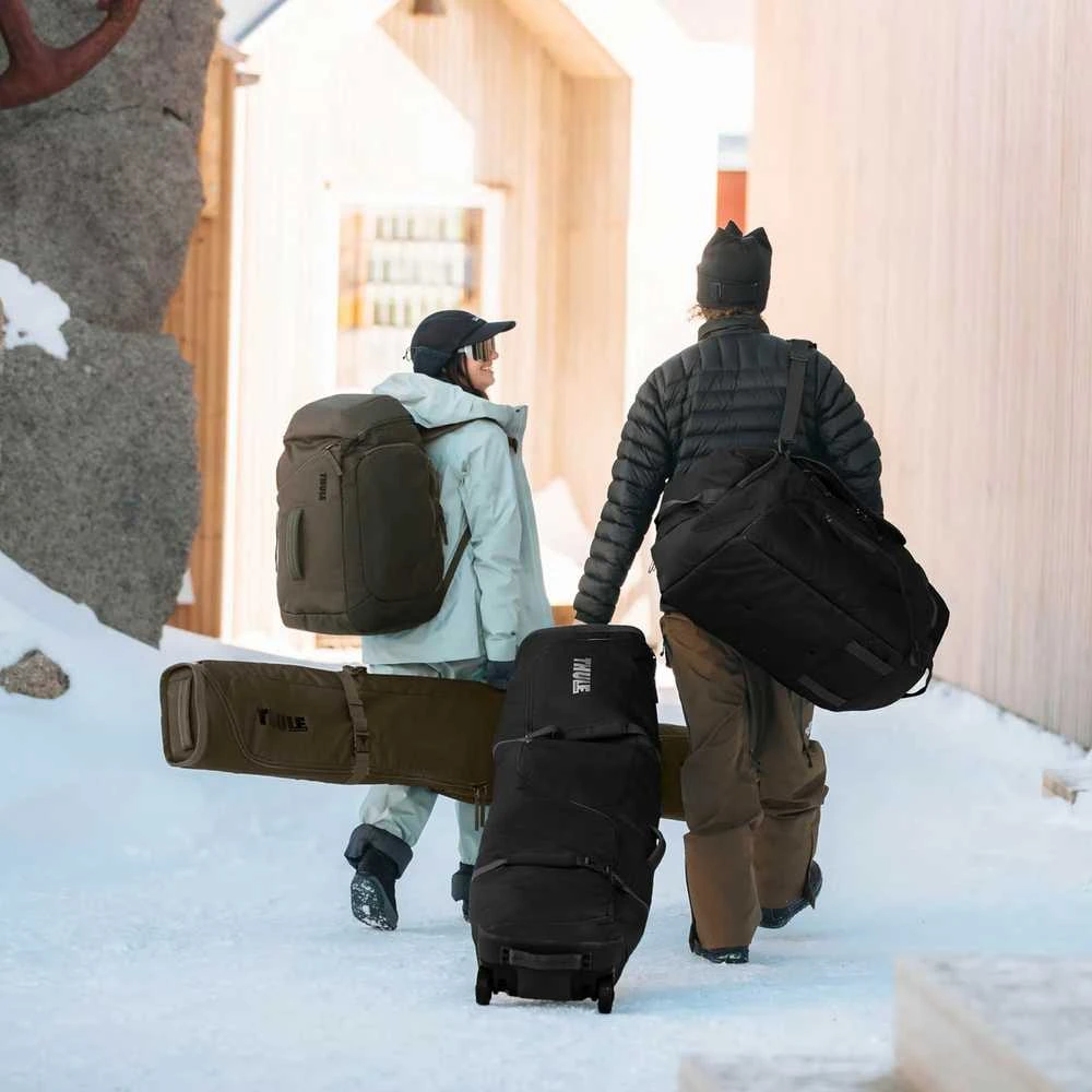Thule 5157 slidinėjimo ir snieglenčių batų kuprinė su riedėjimu, 60 l, tamsiai chaki spalvos