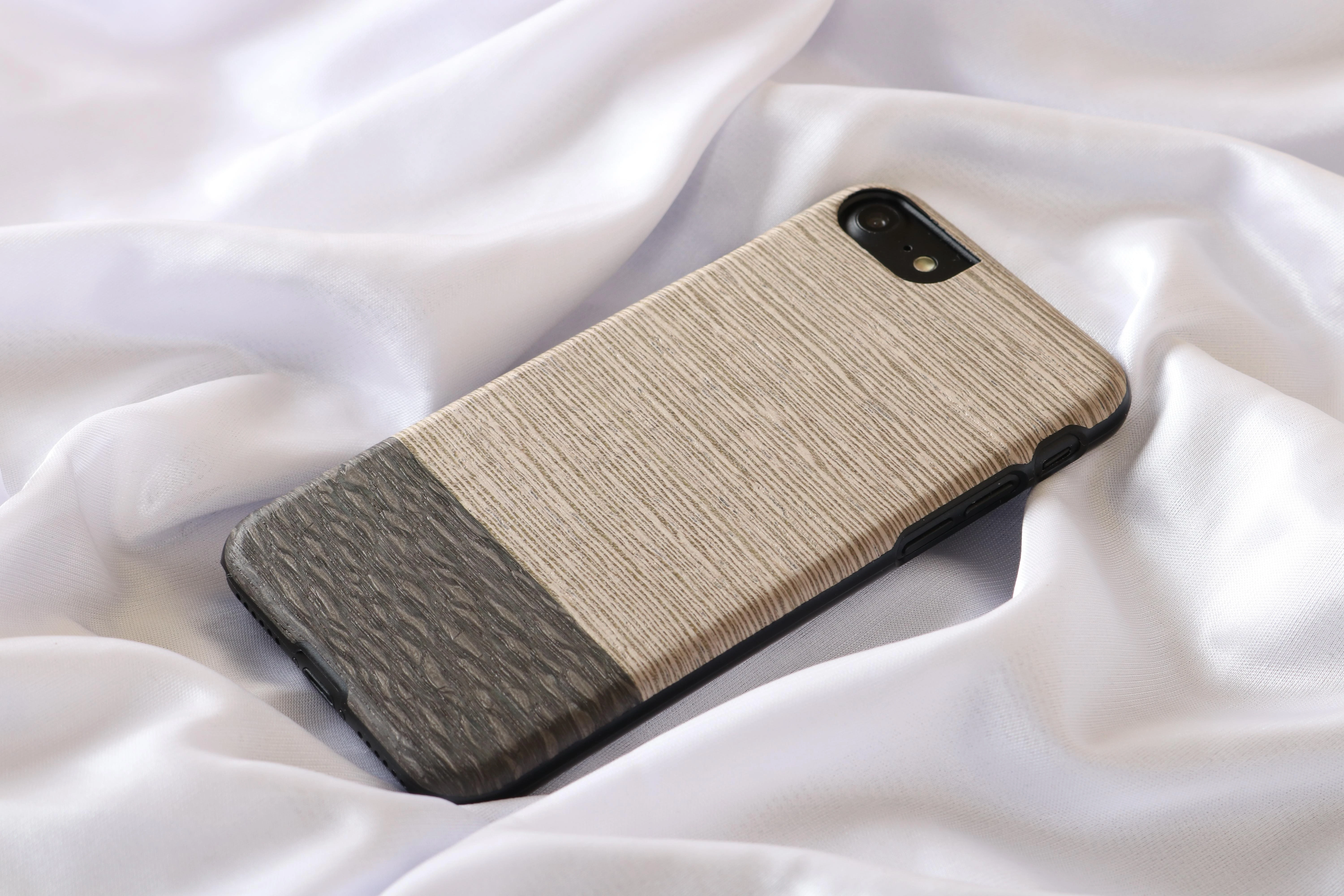 MAN&WOOD dėklas skirtas Apple iPhone 7/8 lattis juodos spalvos