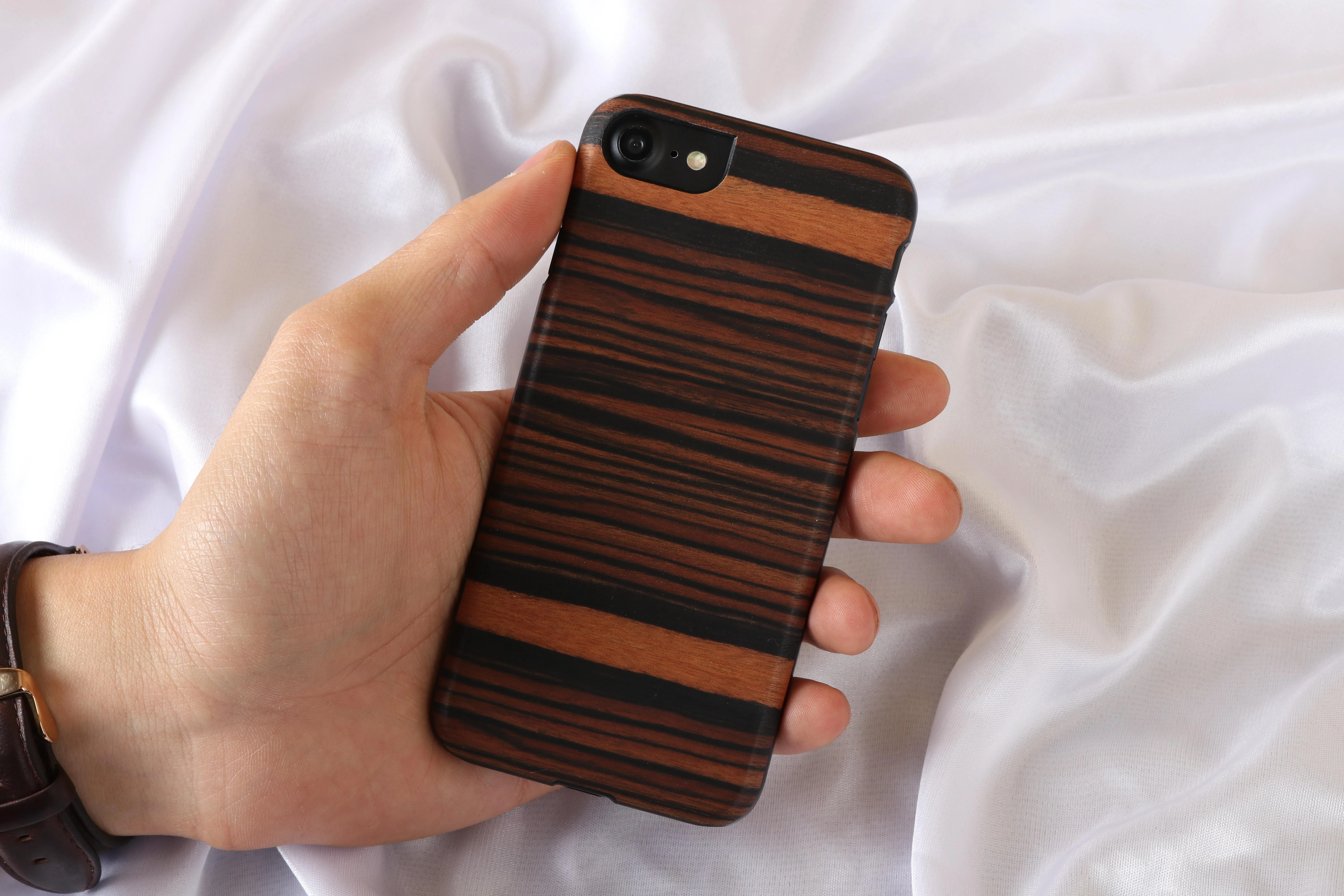 MAN Juodas telefono dėklas, suderinamas su iPhone 7, 8 ir SE (2020)