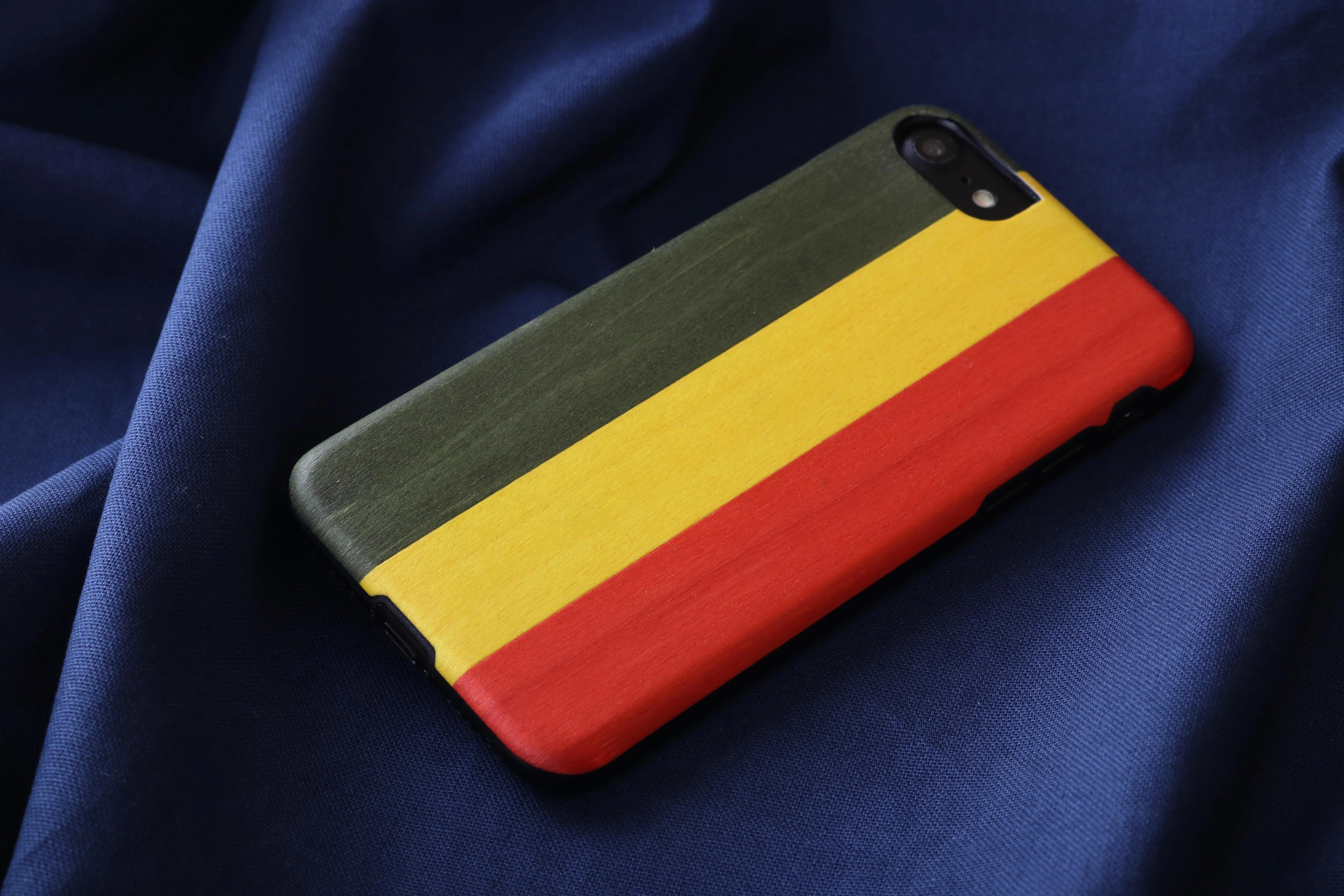 Dėklas MAN&WOOD case for iPhone 7/8 reggae juodas