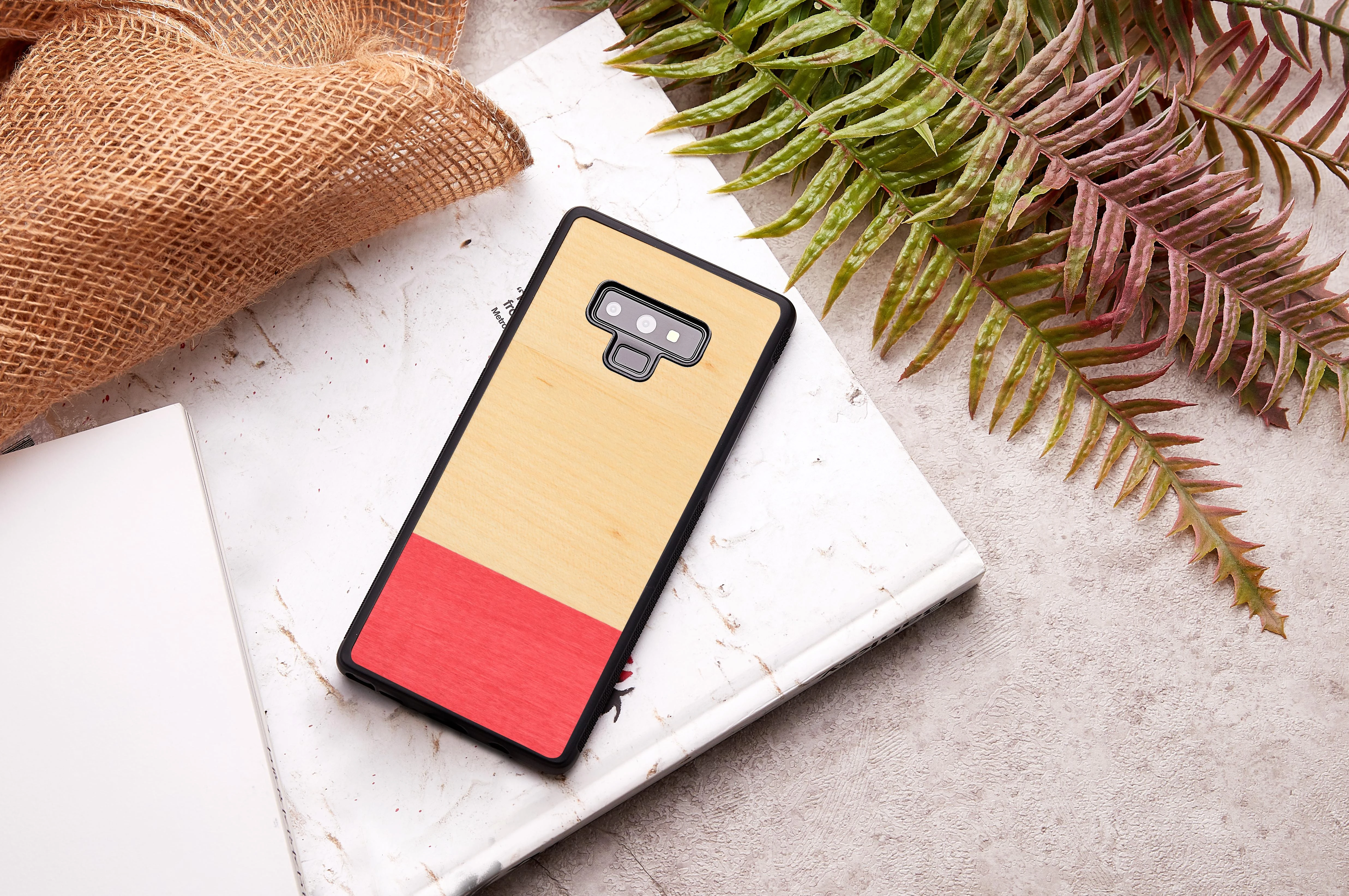 MAN&WOOD išmaniojo telefono dėklas „Galaxy Note 9“ su „Miss Match“ efektu, juodas