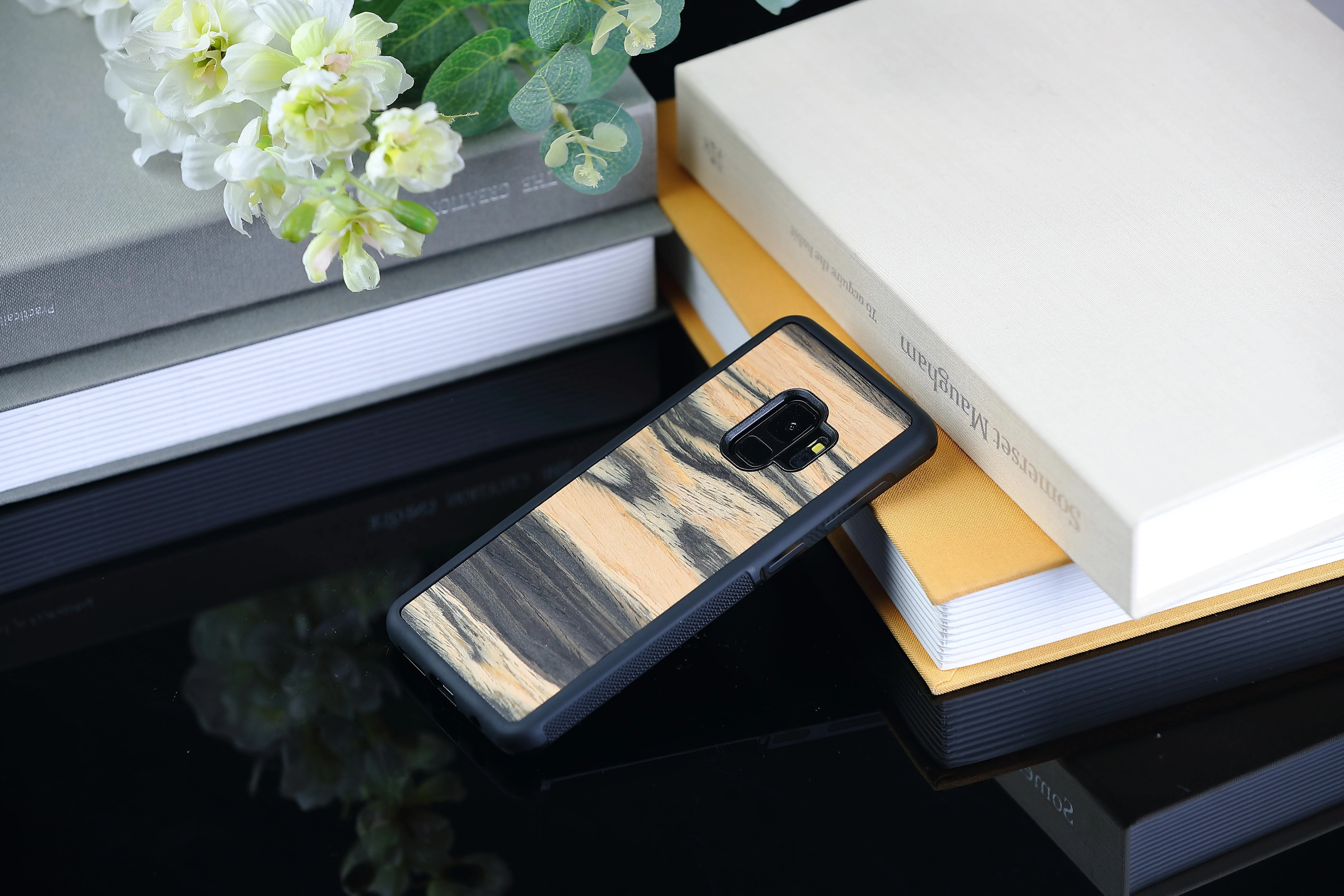Dėklas MAN&WOOD SmartPhone case Galaxy S9 baltas ebony juodas