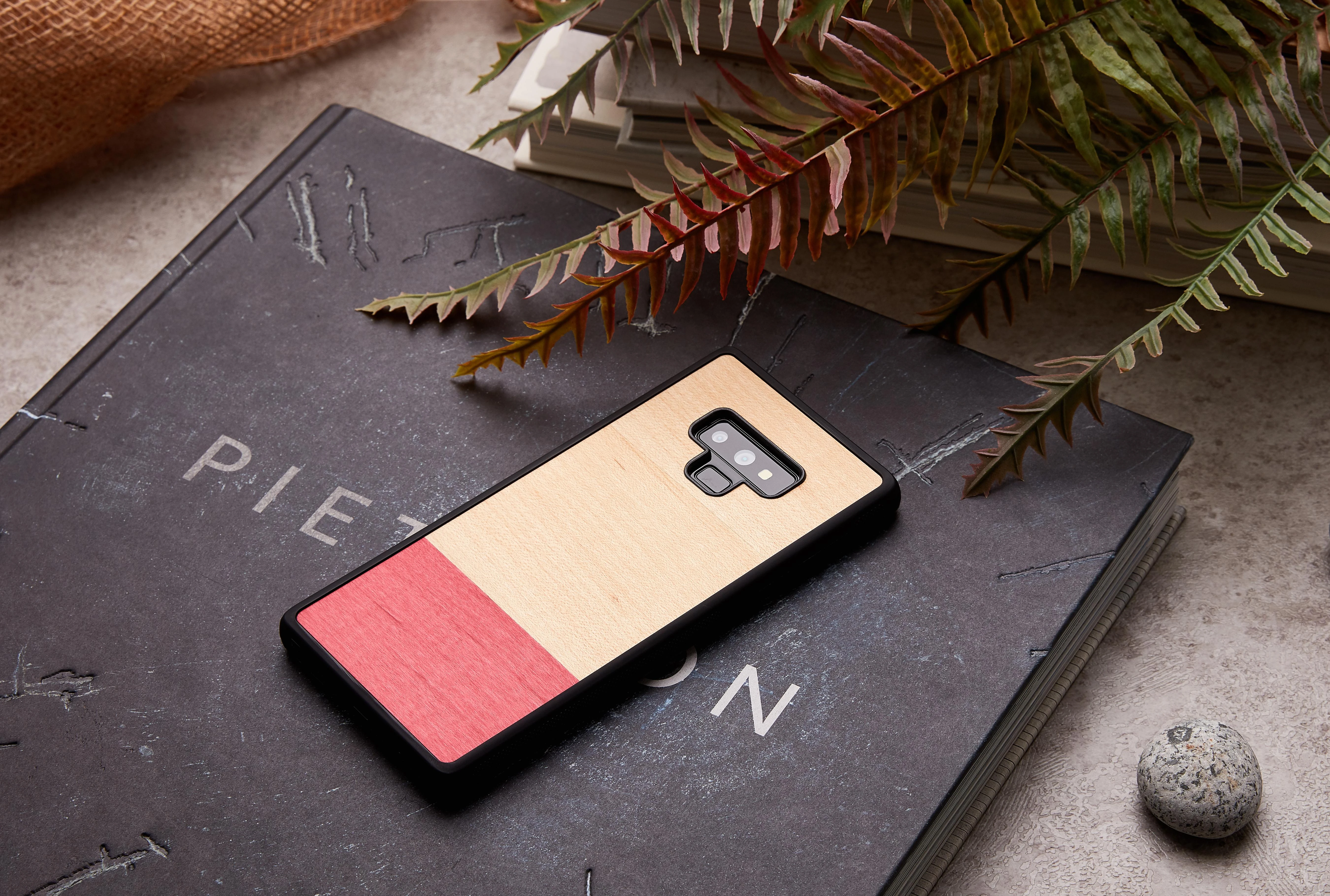 MAN&WOOD išmaniojo telefono dėklas „Galaxy Note 9“ su „Miss Match“ efektu, juodas