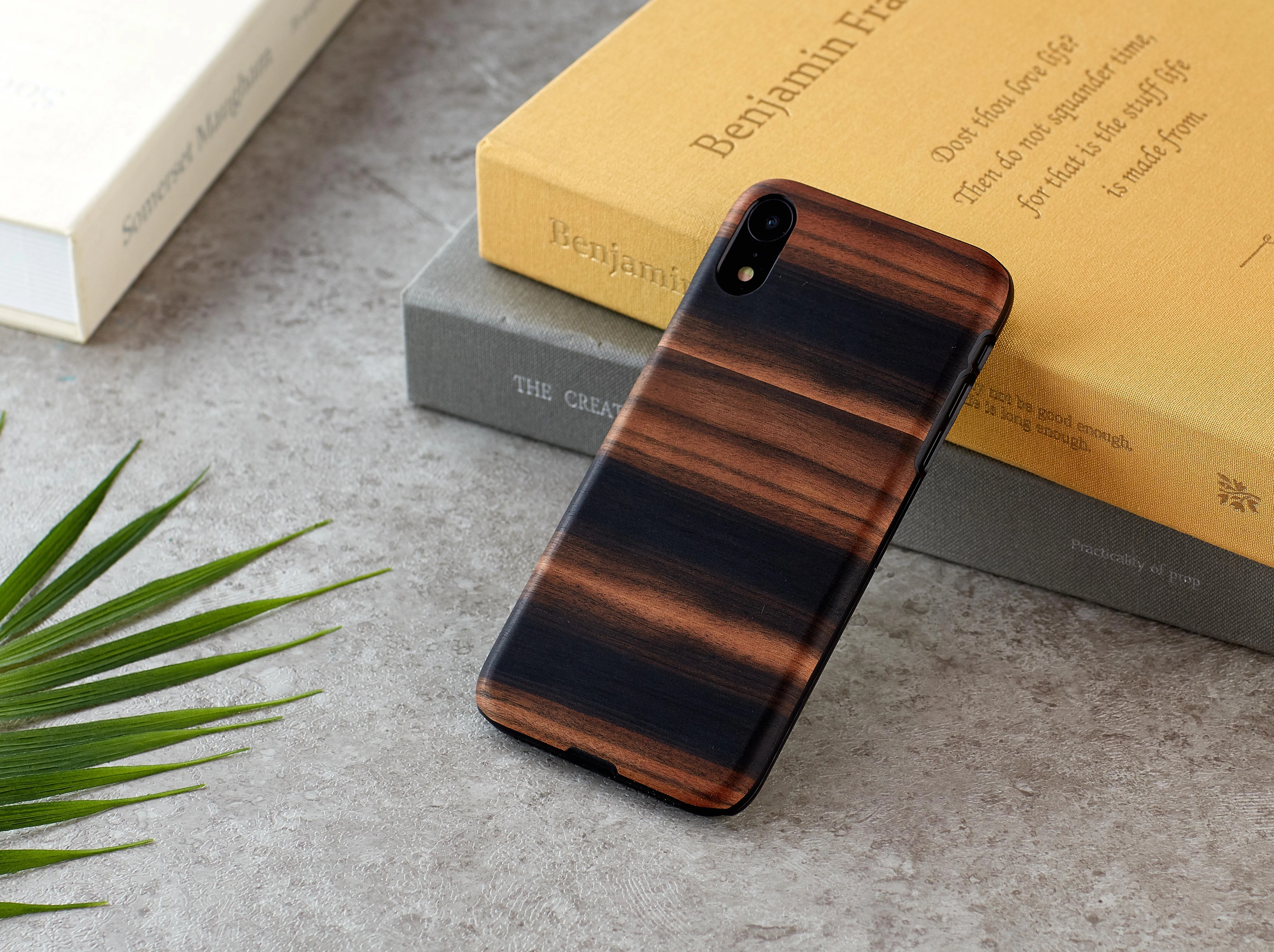 MAN&WOOD telefono dėklas iPhone XR, juodas