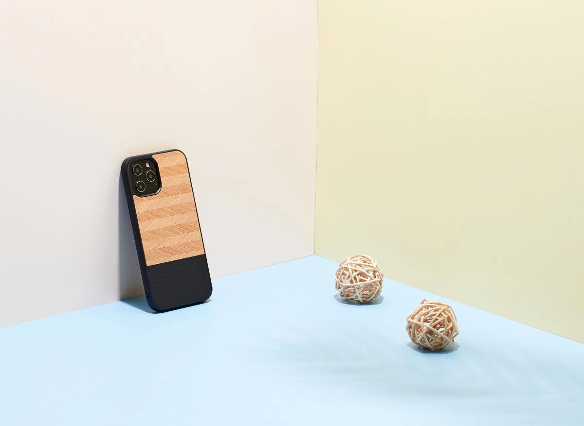 MAN&WOOD dėklas skirtas Apple iPhone 12/12 Pro herringbone nero juodos spalvos