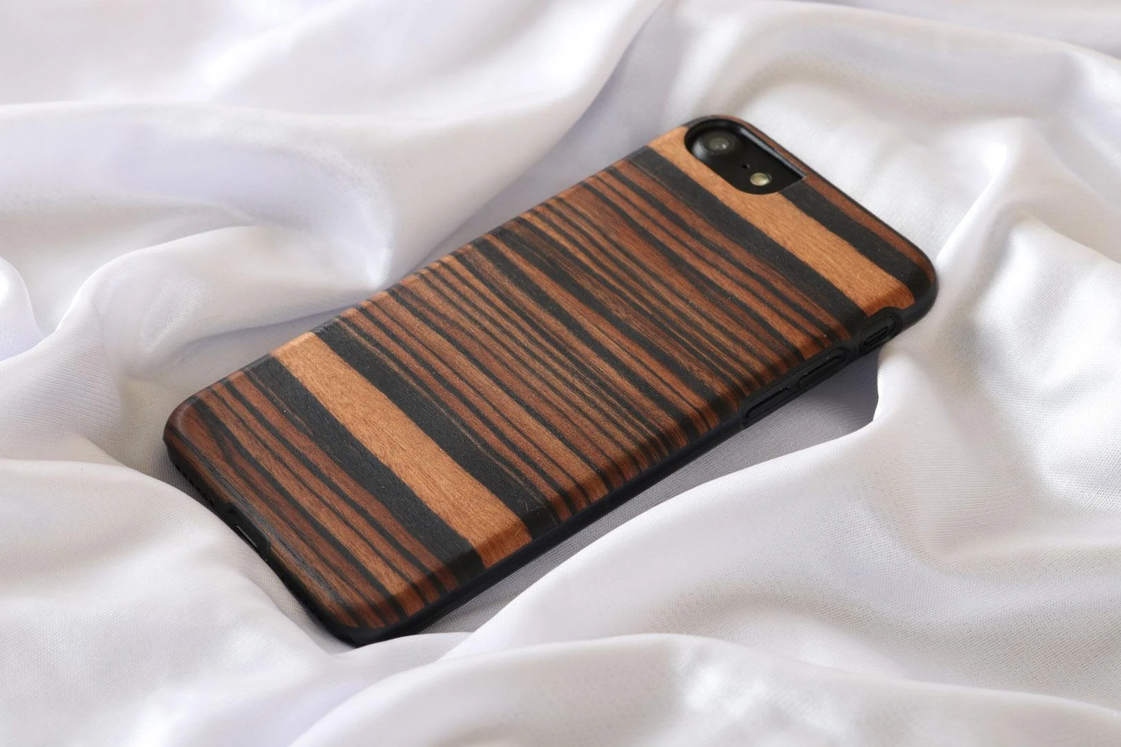 MAN Juodas telefono dėklas, suderinamas su iPhone 7, 8 ir SE (2020)