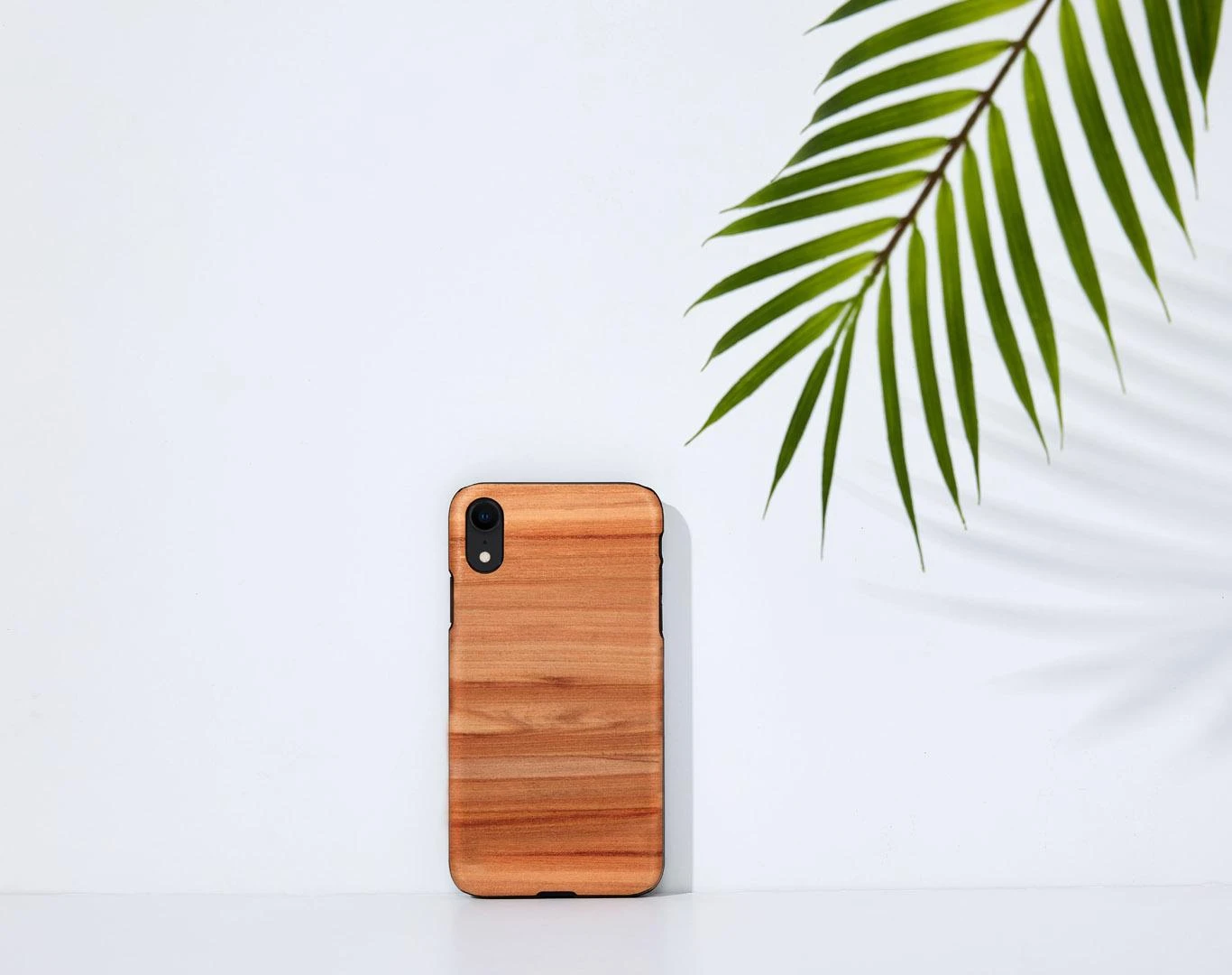 Telefono dėklas MAN&WOOD iPhone XR, cappuccino juodas