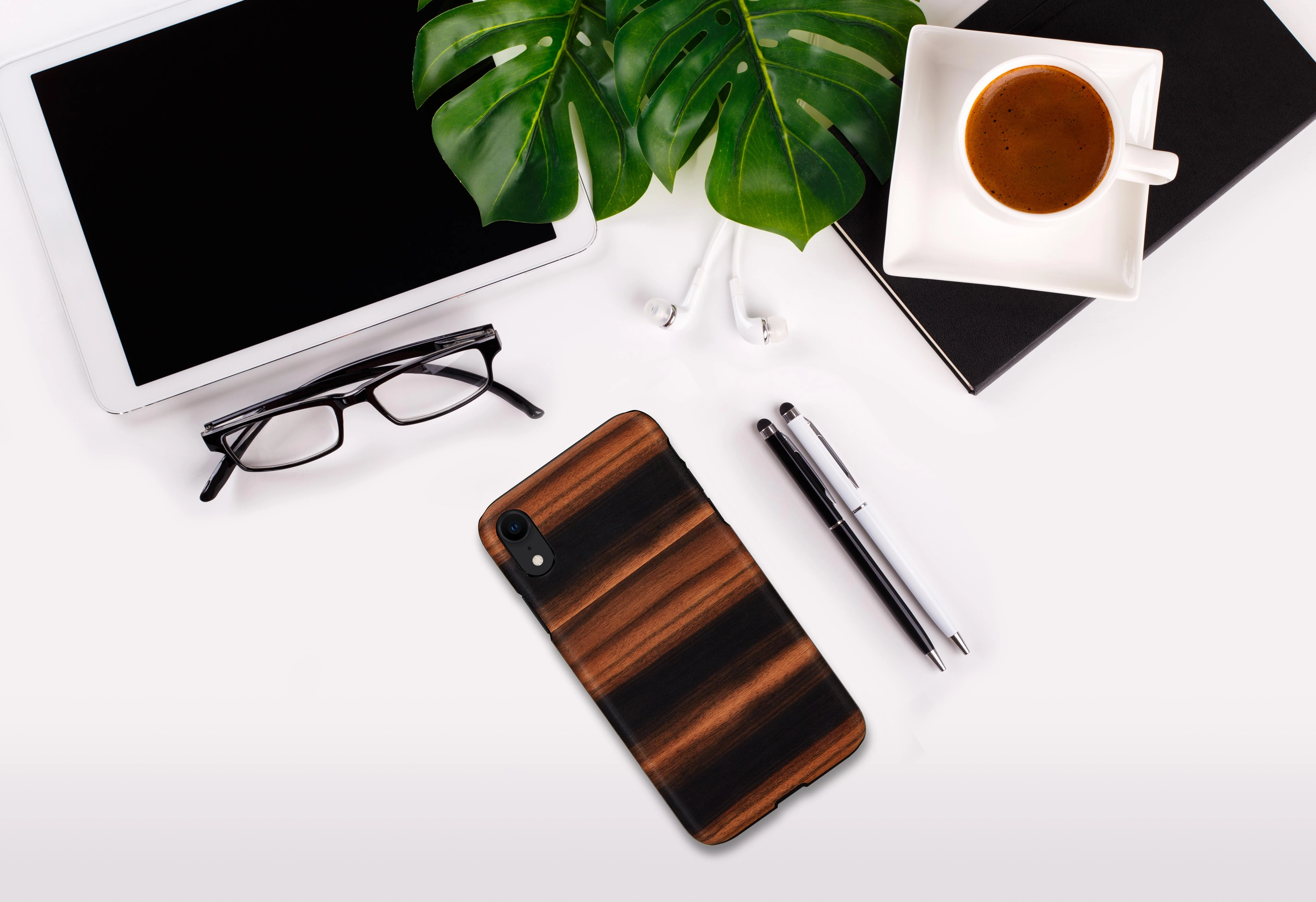 MAN&WOOD telefono dėklas iPhone XR, juodas