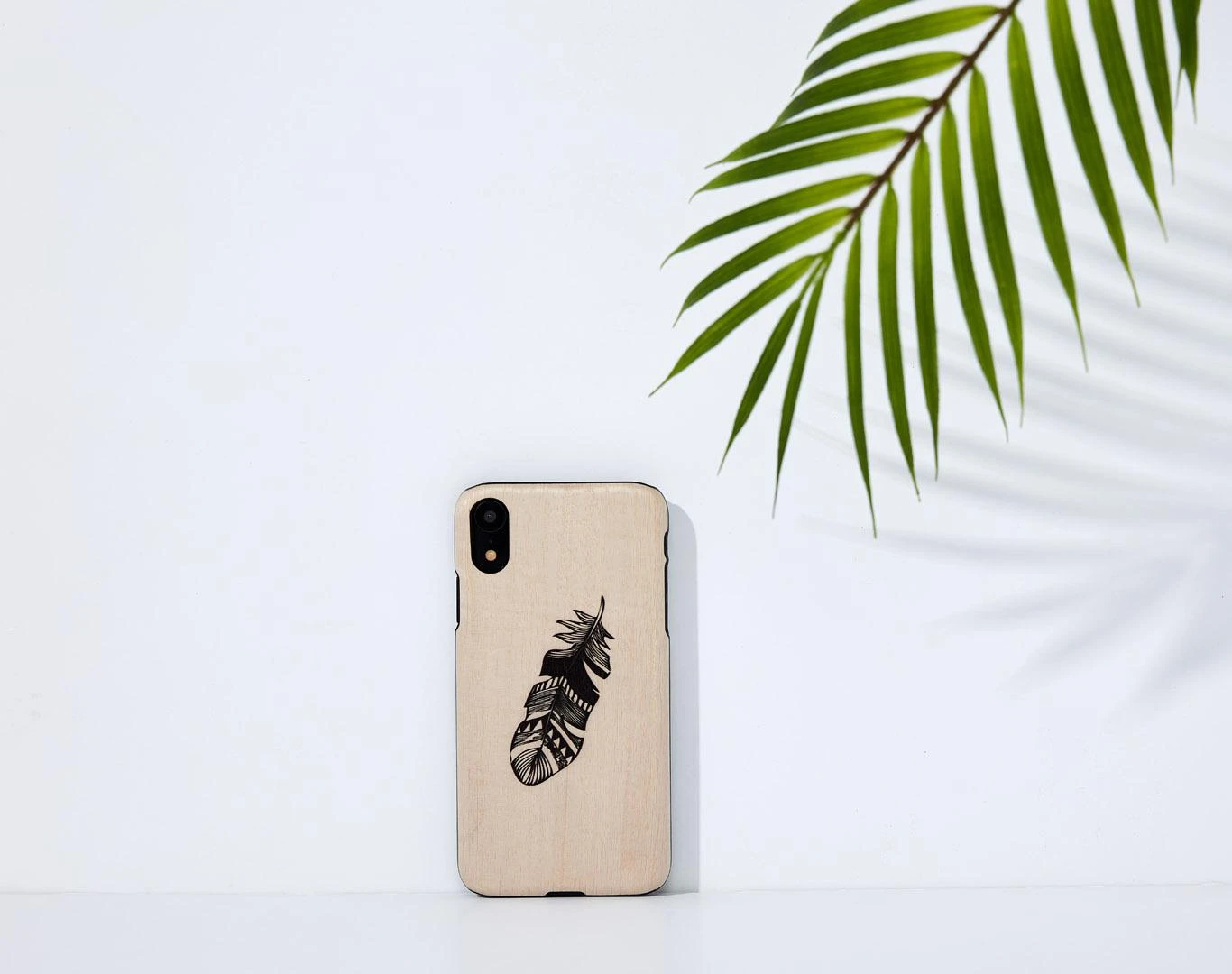 MAN&WOOD telefono dėklas iPhone XR, Indian Juodas