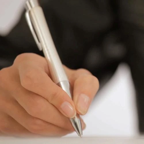 Parker Urban perlų spalvos tušinukas rašant