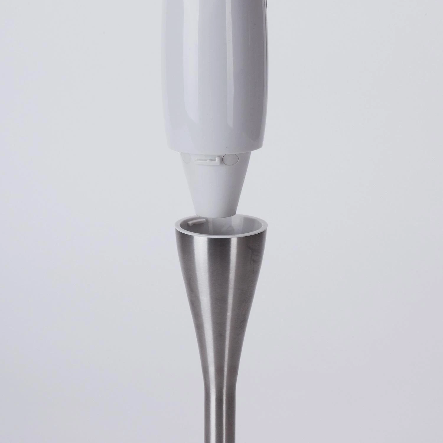 Trintuvas - Jata nerūdijančio plieno 900w Bt175