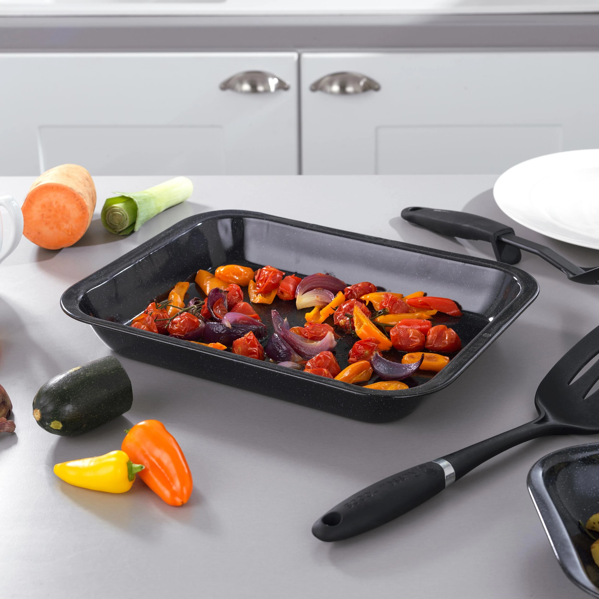Russell Hobbs CW20701EU 3 dalių kepimo ir smulkinimo padėklų rinkinys