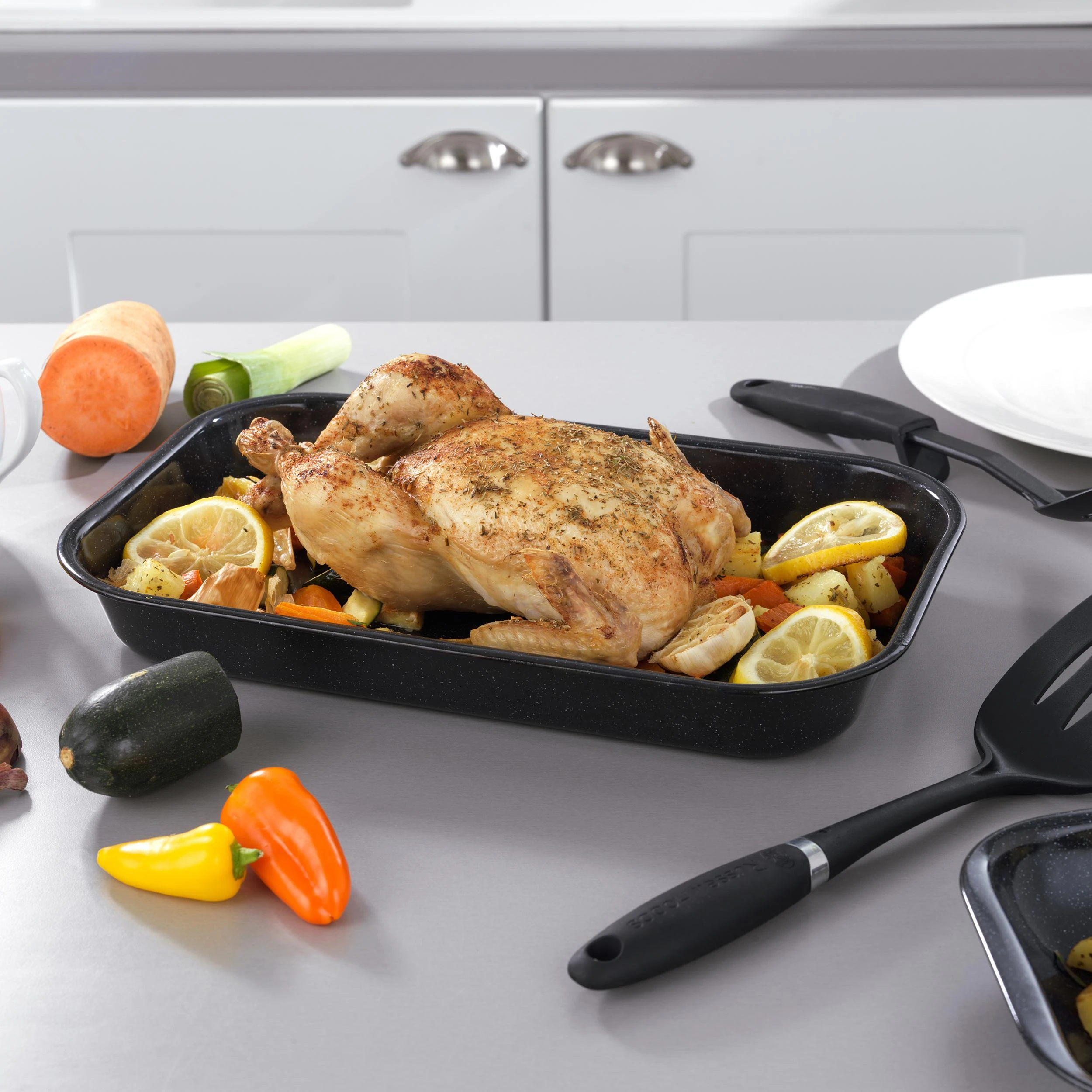 Russell Hobbs CW20701EU 3 dalių kepimo ir smulkinimo padėklų rinkinys