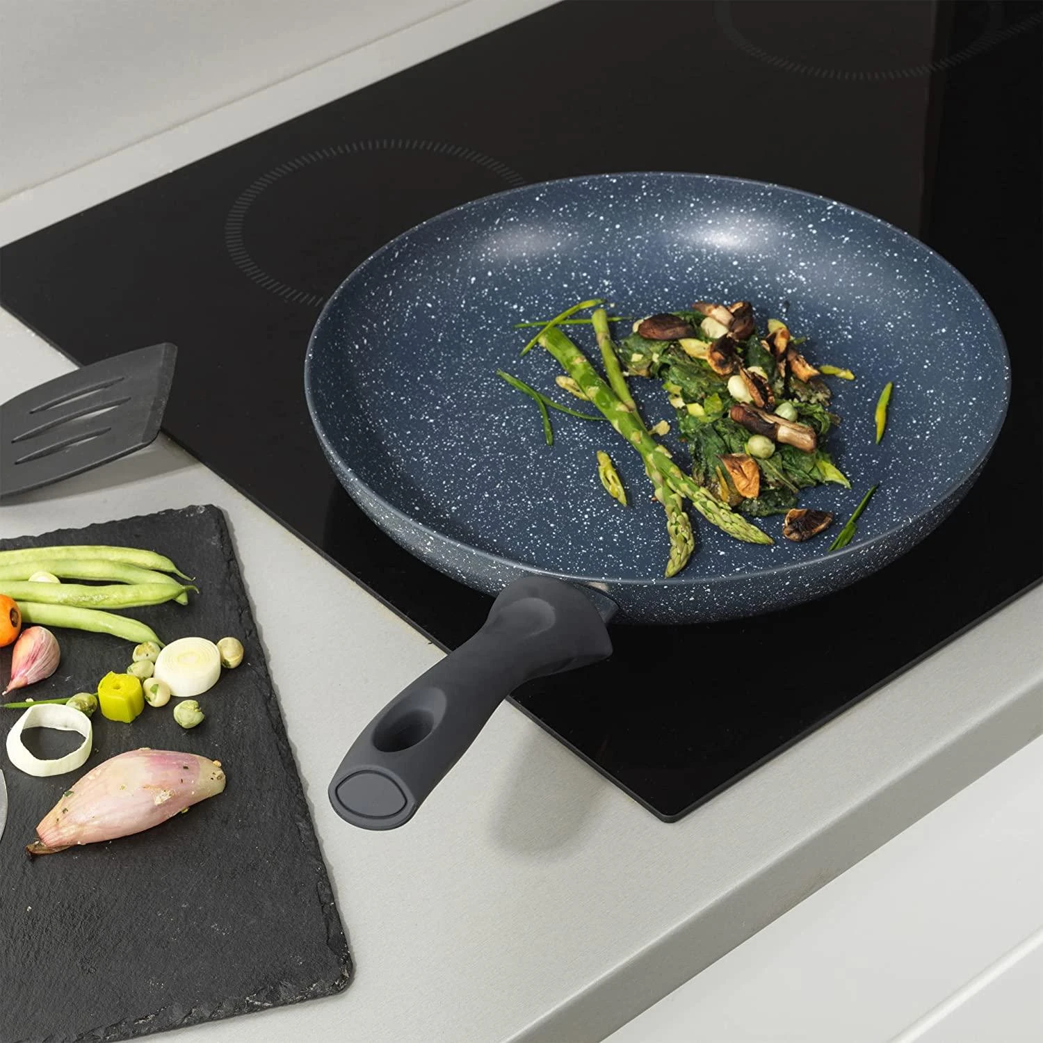 Russell Hobbs RH008431EU7 „Nightfall“ akmeninė keptuvė, 30 cm