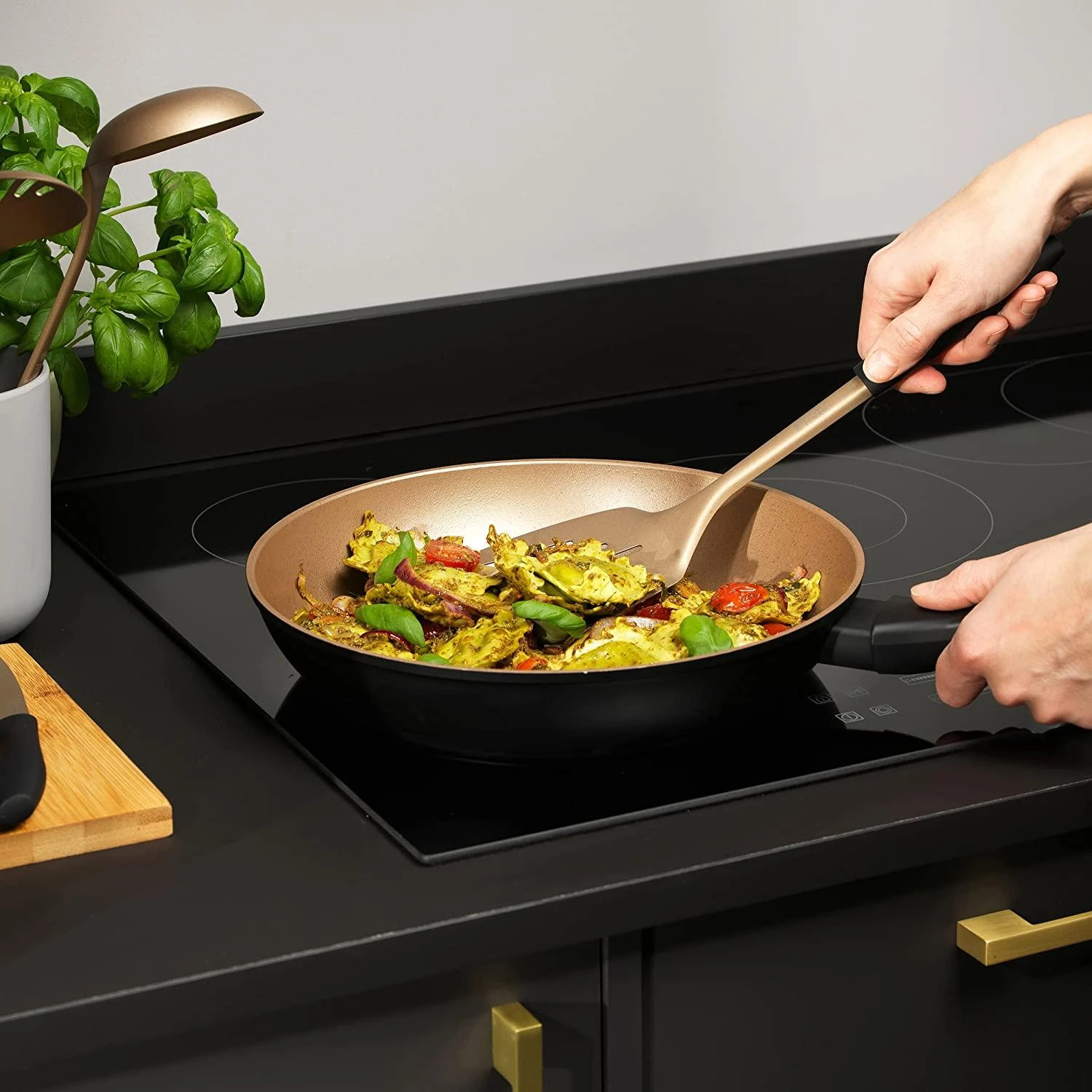 Russell Hobbs RH01666BEU7 Opulence frypan 24cm juodas