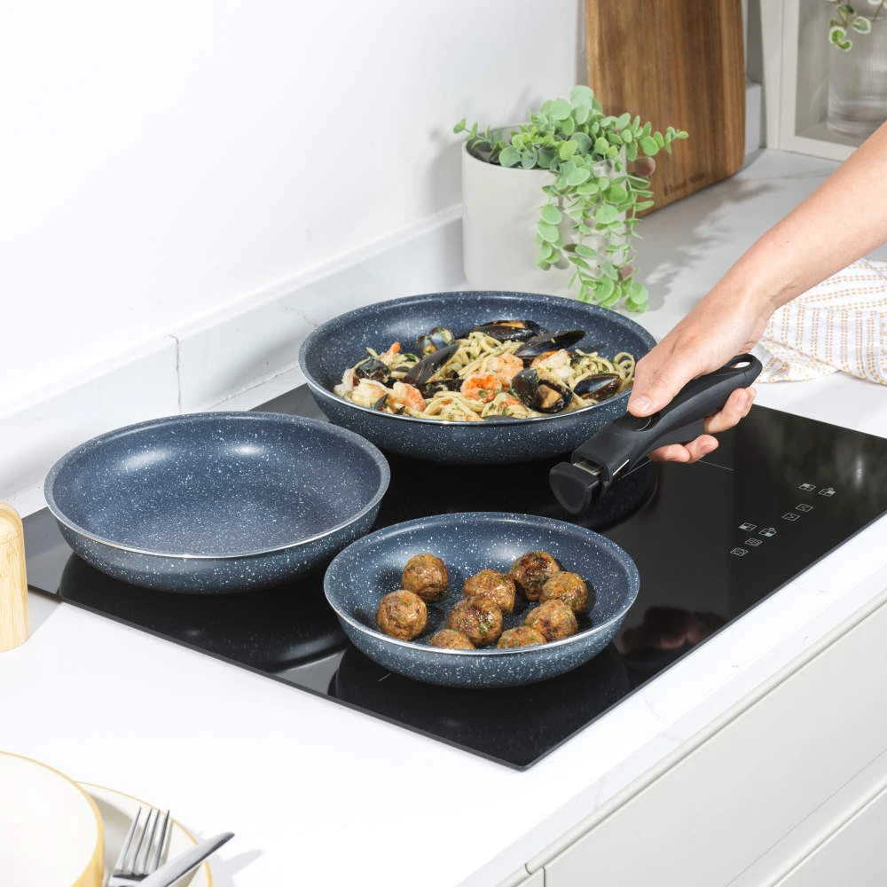 Russell Hobbs RH03293EU7 „Nightfall Stone“ 4 dalių „Smart Clip“ keptuvių rinkinys