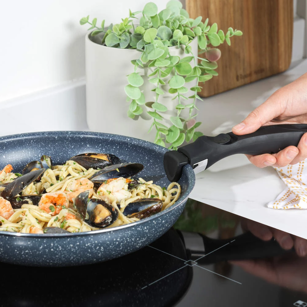 Russell Hobbs RH03293EU7 „Nightfall Stone“ 4 dalių „Smart Clip“ keptuvių rinkinys