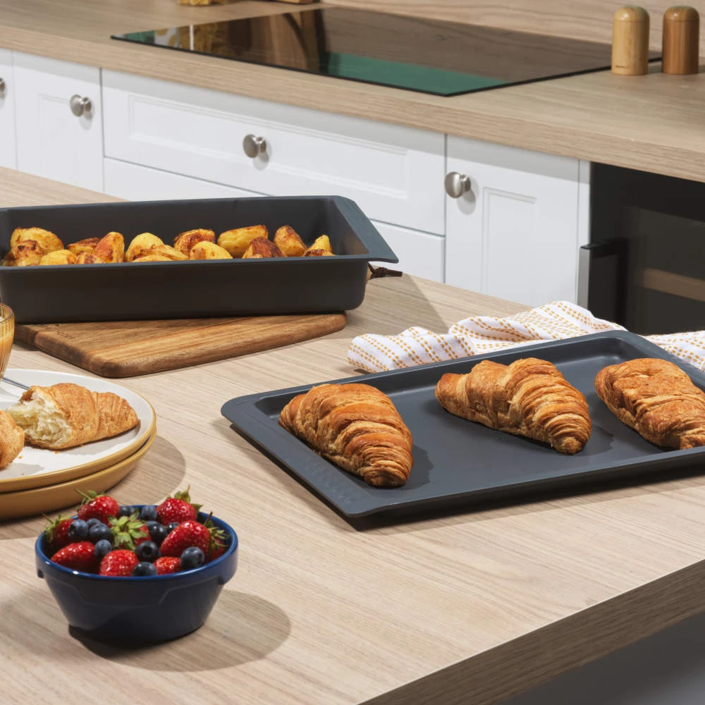Russell Hobbs RH03763 Shield 2 dalių kepimo skardų ir skrudintuvo rinkinys