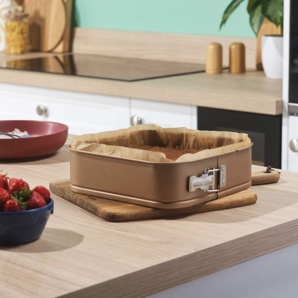 Russell Hobbs RH03792G „Opulence“ kvadratinė kepimo forma su nuimamu dangteliu