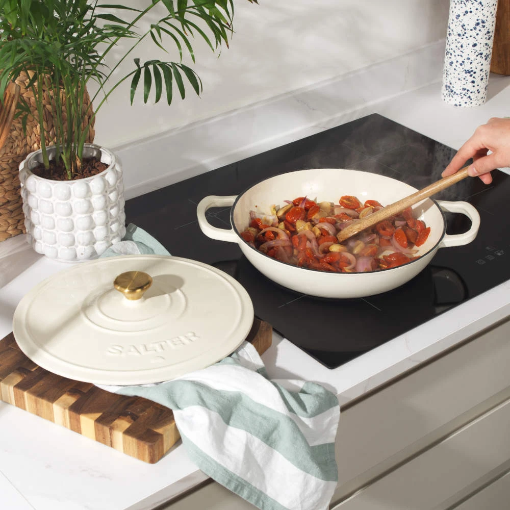 Salter BW13772C Chester 2.8L Shallow Cast Iron Puodas Puodas 30 cm, Kreminis