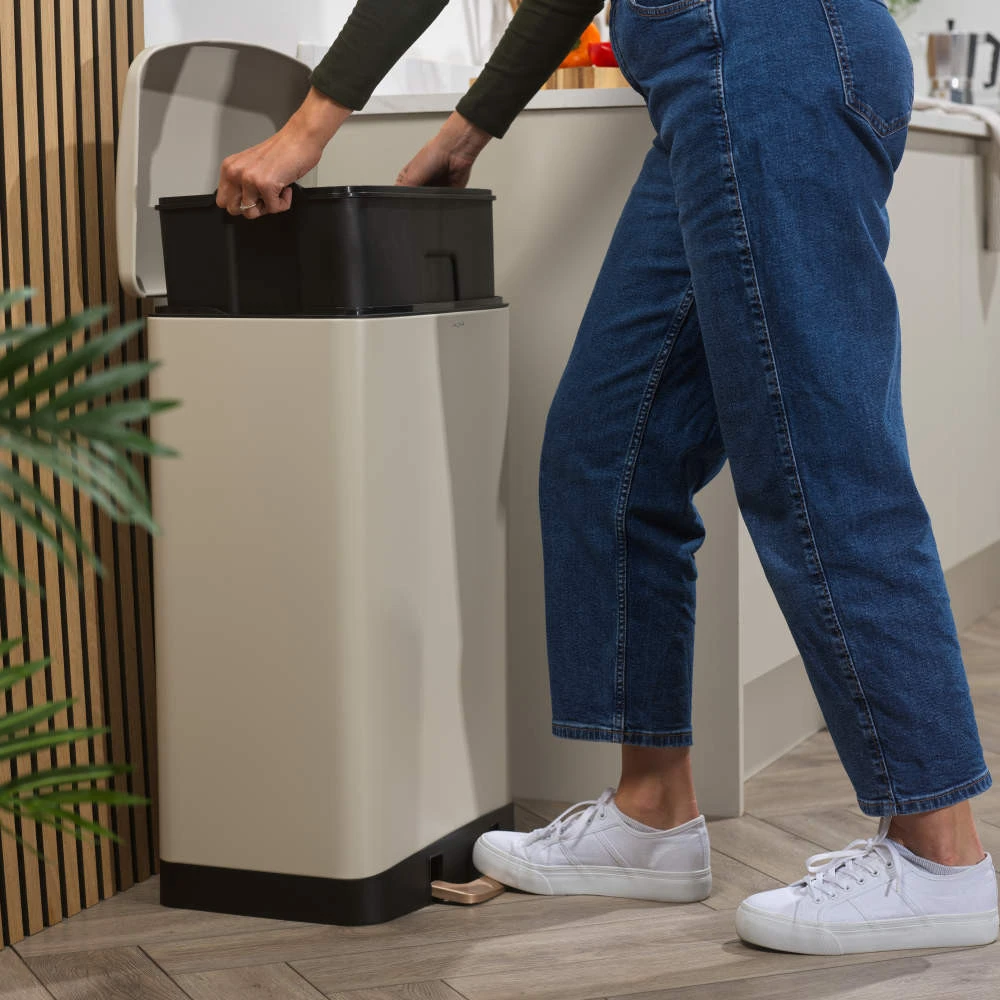 Salter BW14806 Pebble 50L Pedal Bin, rusvai gelsvas