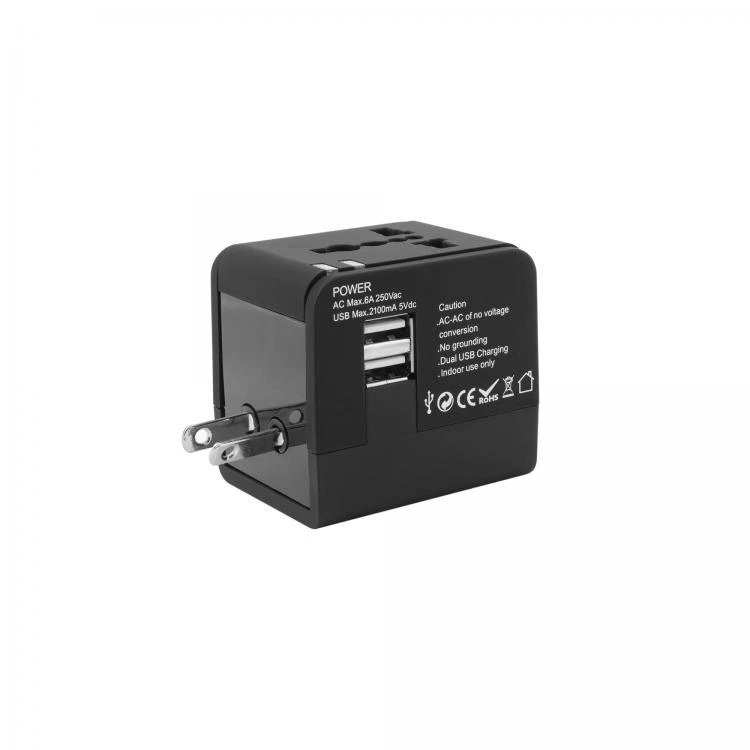 Juodas universalus kelioninis adapteris su dviem USB