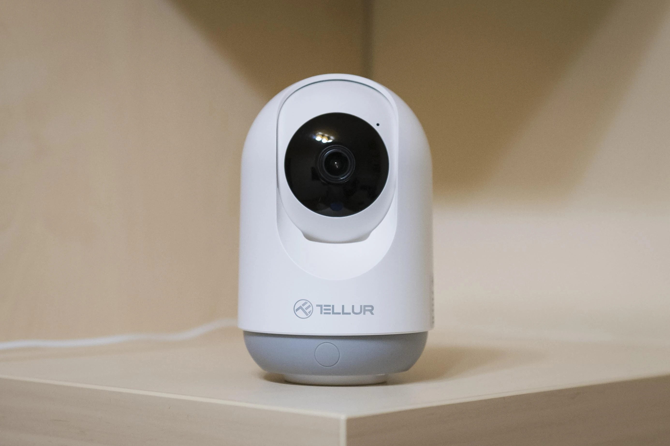 „Tellur“ išmanioji „WiFi“ vidaus kamera, su horizontalia ir vertikalia jungtimi, 3 MP, „UltraHD“, automatinis sekimas, PTZ, „Baltas“