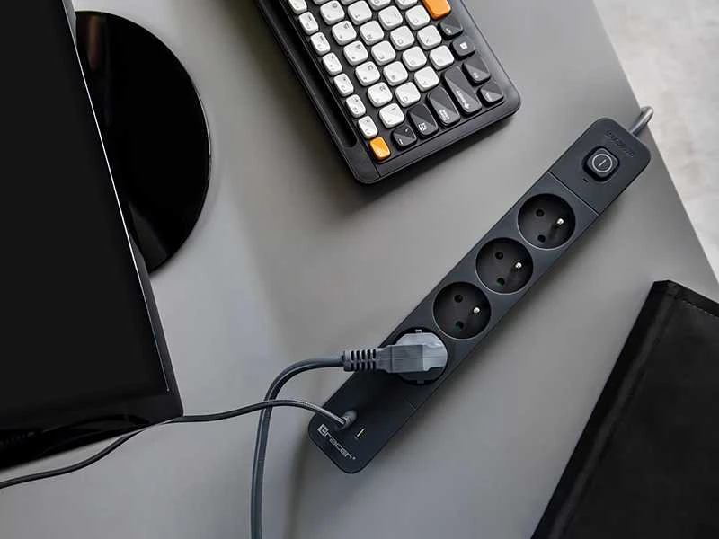 Tracer Power Line+ 1,5 m 4 USB lizdai PD18W grafito