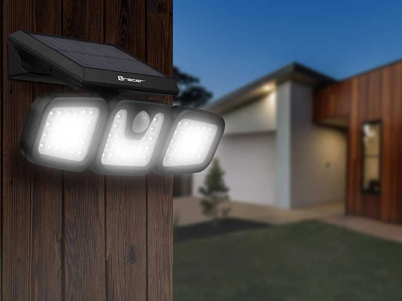 Tracer 47191 Saturn LED Solar Floodlight With Motion Sensor