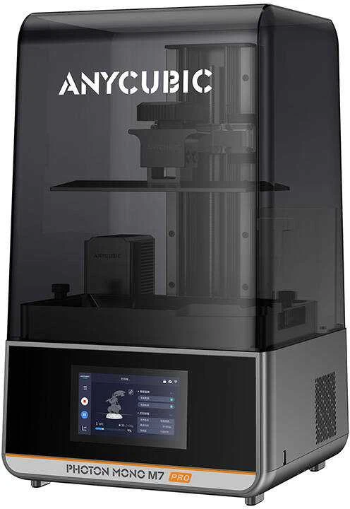 Anycubic Photon Mono M7 Pro su tamsiu gaubtu
