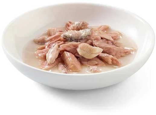 SCHESIR virimo sultinyje Tunas su sardinėmis - šlapias kačių maistas - 70 g