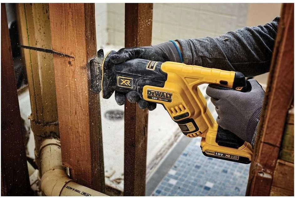 DeWALT DCS367NT tiesinis pjūklas 18V be akumuliatoriaus ir kroviklio