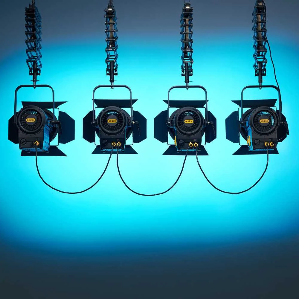 Apšvietimo įranga - Godox F7 300R 300W LED Fresnel šviesa 1800K-10000K