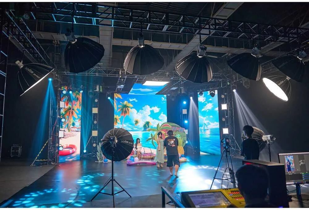 Apšvietimo Įranga - Godox LE300Bi Bi Color LED Video Light 2800K-6500K Baltas