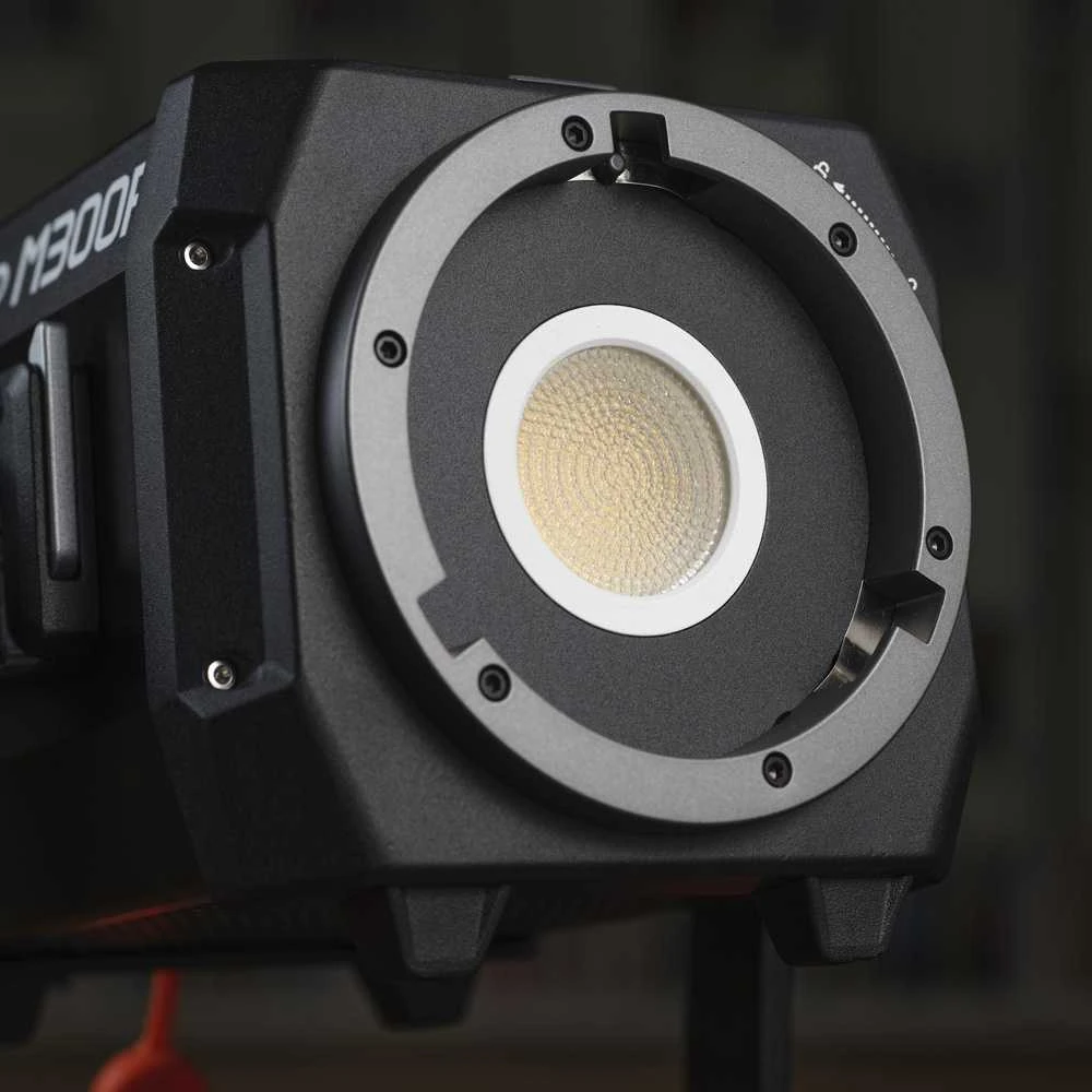 Apšvietimo Įranga - Godox M300R RGBW LED Šviesa 300W 1800K-10000K