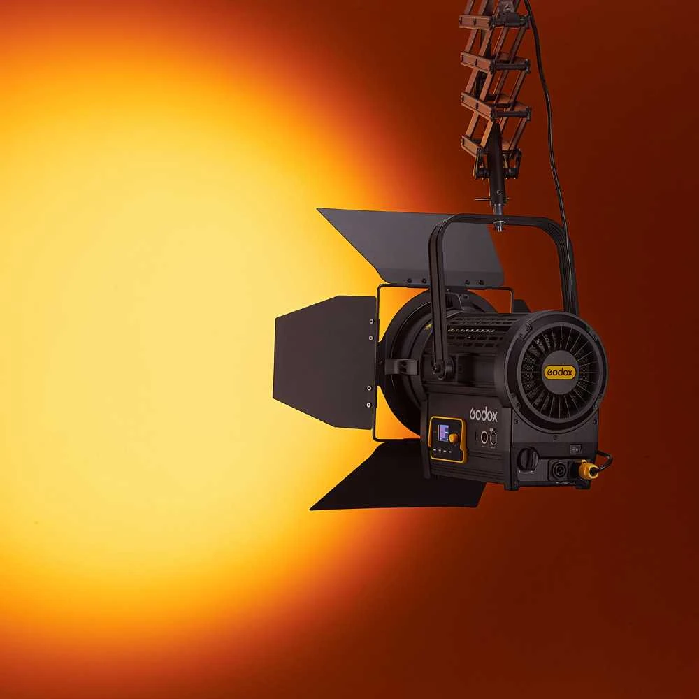 Apšvietimo įrenginys - Godox F7 300R 300W LED Fresnel Light 1800K-10000K Full Color