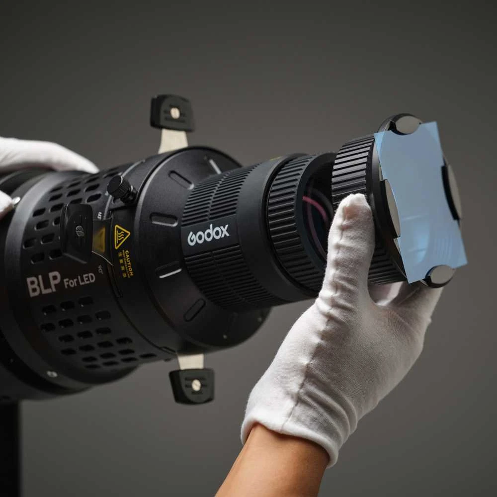 Apšvietimo priedas - Godox Bowens Mount LED šviesos projekcijos priedas, 360° sukamas, EF objektyvo tvirtinimas
