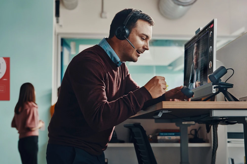 HP Poly Voyager Focus 2-M USB-C-C Ausinės USB-C/A Adapteris Charging Stovas