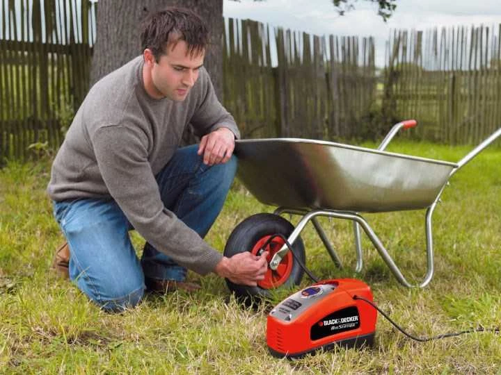 Black & Decker Juodas+DECKER KOMPRESOR / Kompresorius MINI 12V 8,3BAR ASI200