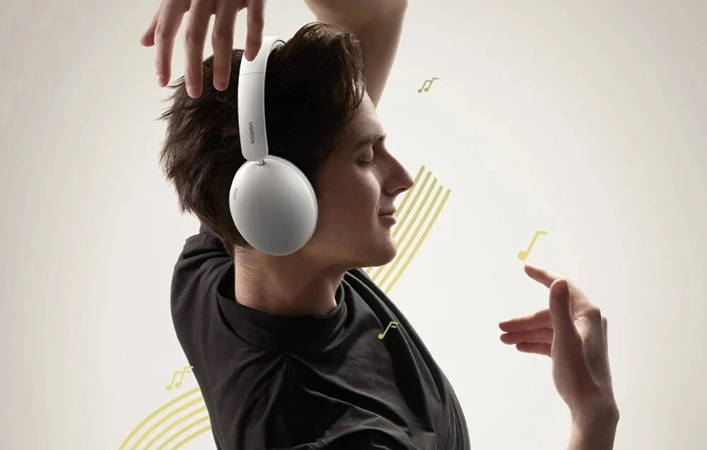 Ugreen Studio Max2 ant ausies dedamos ausinės, „Bluetooth 5.4“ (baltos)