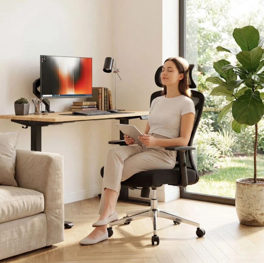 Mark Adler Manager 2.6 Juodas Swivel Armchair