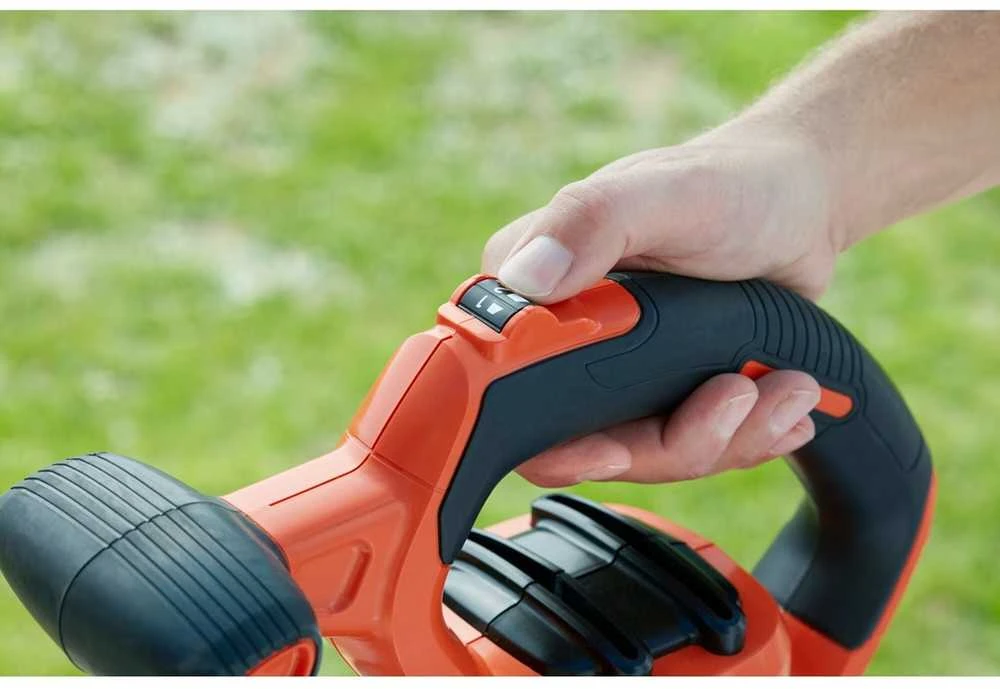 Lapų pūstuvas-siurblys Black & Decker BEBLV301-QS