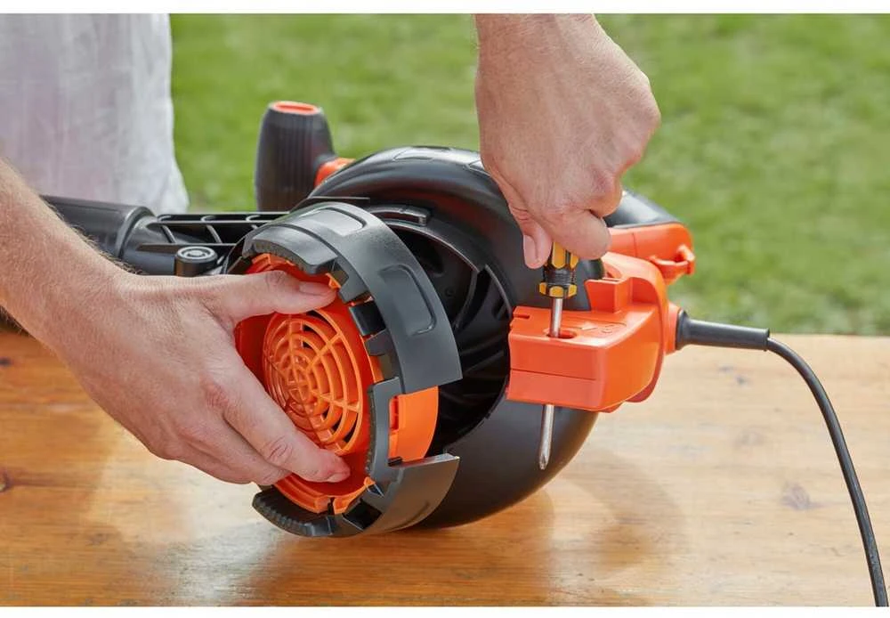 Lapų pūstuvas-siurblys Black & Decker BEBLV301-QS