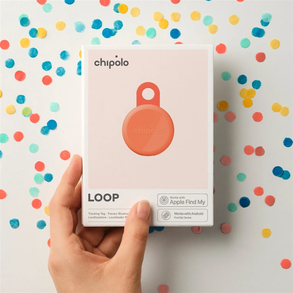 „Chipolo LOOP“ – įkraunamas „Bluetooth“ sekiklis su silikonine kilpa, skirtas „iOS“ ir „Android“, koralų spalvos