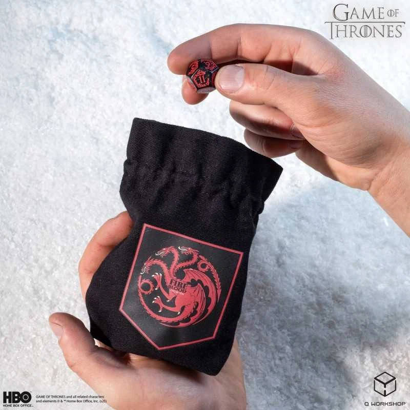 Q Workshop Game of Thrones Targaryenų kauliukų maišelis – medvilninis, juodas su drakonu