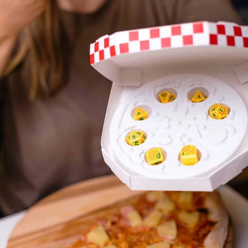 Žaidimų Kauliukų Rinkinys - Q WORKSHOP Pizza Margherita RPG 7 Kauliukai Plastikiniai Geltoni Žali Raudoni